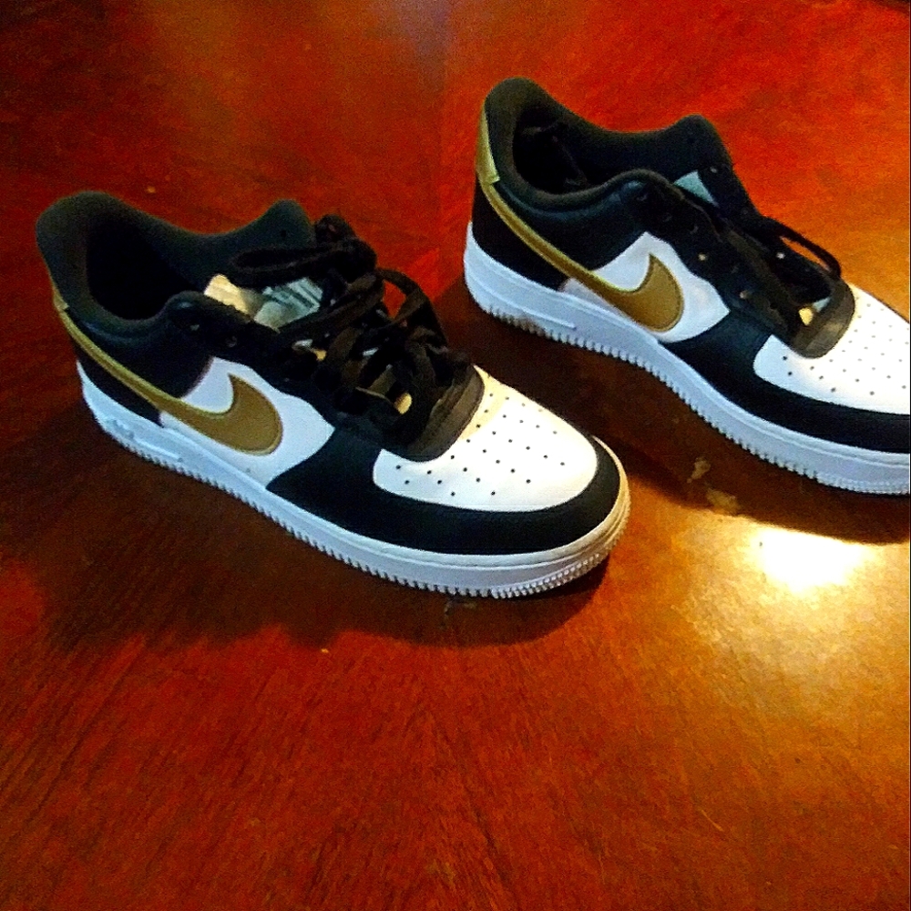Nike Tennis Shoes